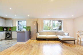 3 Bedroom Maisonette in Belsize Park, Hampstead with Private entrance